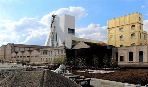 struttura organizzativa fondazione prada|fondazione prada haunted house.